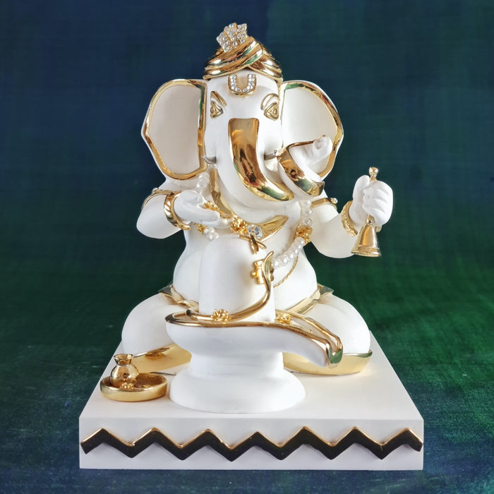Minimal Ganesha (praying)