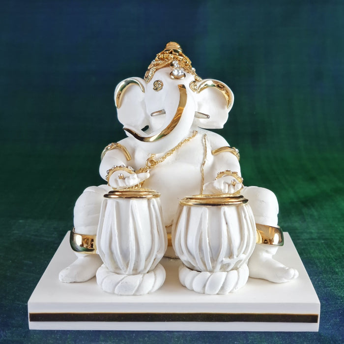 Minimal Ganesha (playing tabla)